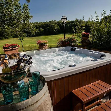 Historic With Pool In Siena Hills Prázdninový dům *